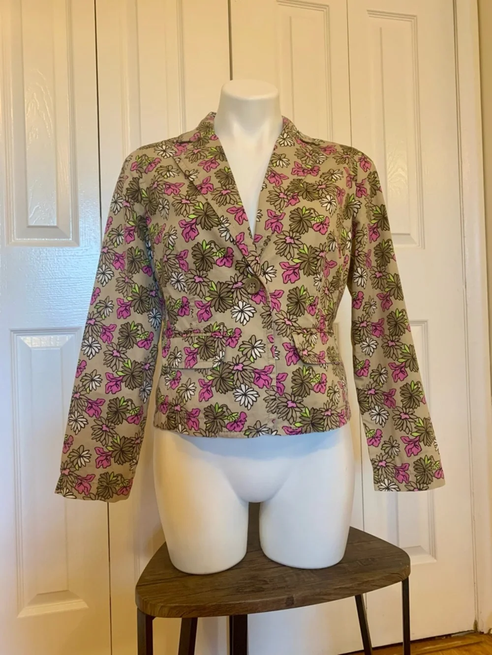 Liz Claiborne altered Floral Jean Jacket with Yellow Back Panel - Picture 3 of 12